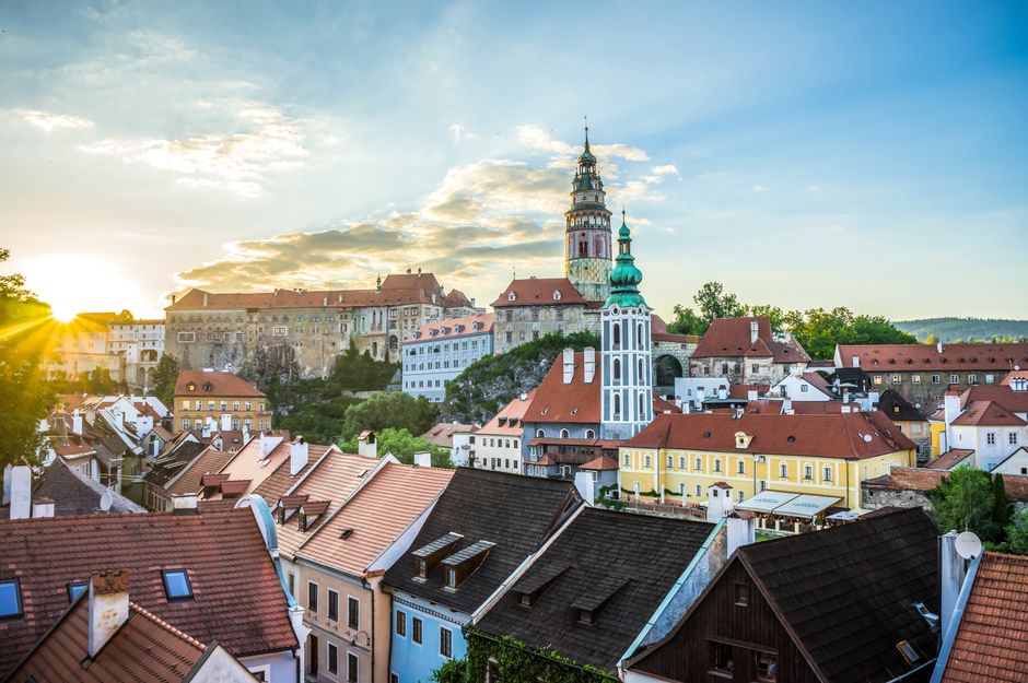 Scenic sunset over Český Krumlov with historic architecture and a stunning skyline.